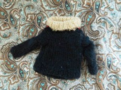 BLACK RED WHITE SWEATER BK